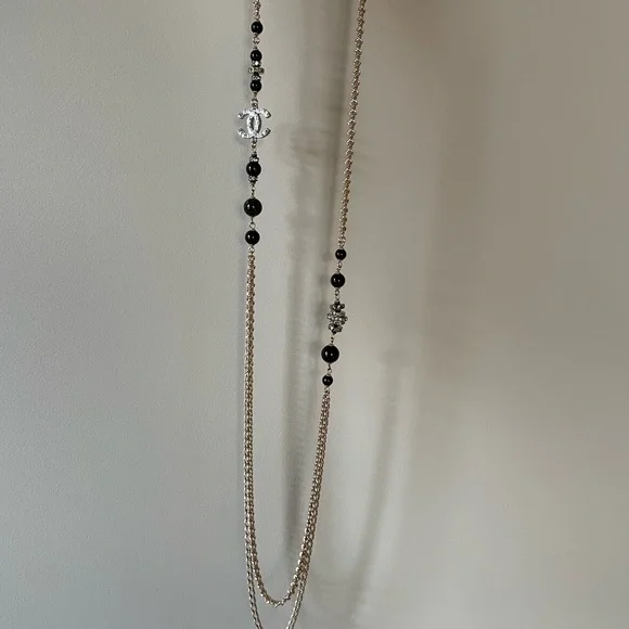 New Chanel Long Gold-tone Necklace with Resine Beads - Picture 4 of 17